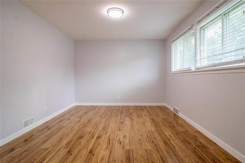 96 Elm Park Rd, Winnipeg, MB 