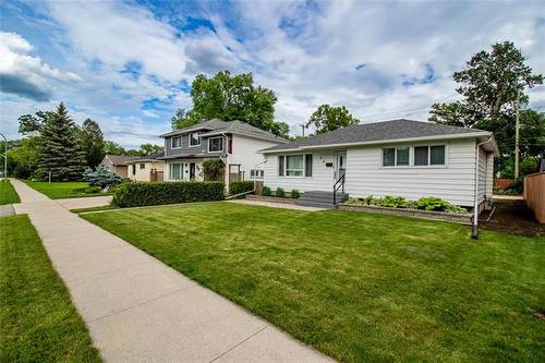 96 Elm Park Rd, Winnipeg, MB 