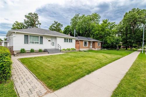 96 Elm Park Rd, Winnipeg, MB 
