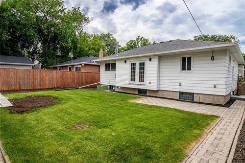 96 Elm Park Rd, Winnipeg, MB 