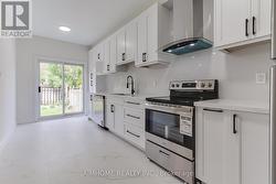 177 DENISE CIRCLE  Newmarket, ON L3X 2K2