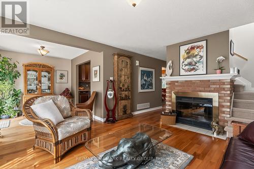 511 Deancourt Crescent, Ottawa, ON 