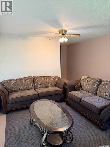 706 3Rd Street E, Shaunavon, SK 