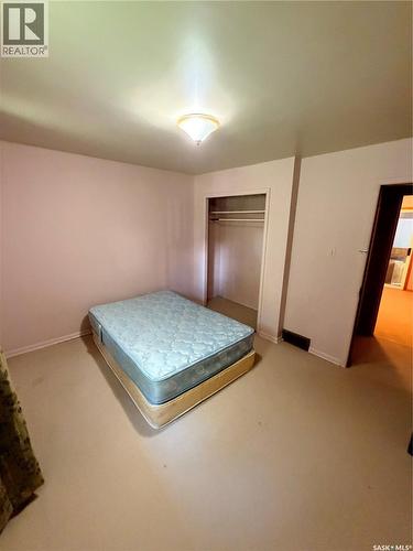 706 3Rd Street E, Shaunavon, SK 