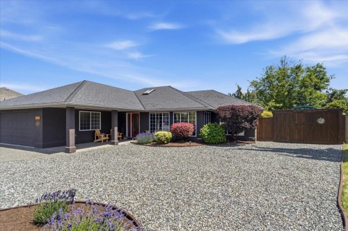 769 Anson Pl, Qualicum Beach, BC 
