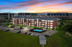 111-800 Boul. Lebourgneuf Québec (Les Rivières), QC G2J 1V2