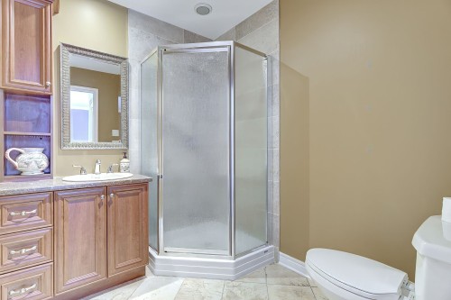 Salle de bains attenante à la CCP - 124 Rue Augusta, Morin-Heights, QC 