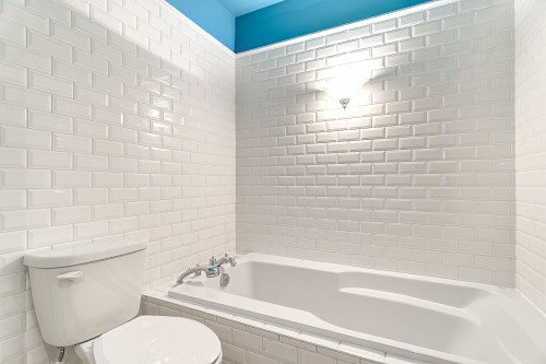 Salle de bains attenante à la CCP - 124 Rue Augusta, Morin-Heights, QC 