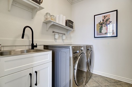 Salle de lavage - 124 Rue Augusta, Morin-Heights, QC 