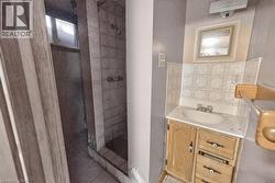Image quality insufficient for description - 