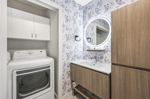 Salle de bains - 542 Ch. Du Grand-Bernier N., Saint-Jean-Sur-Richelieu, QC - Indoor Photo Showing Laundry Room