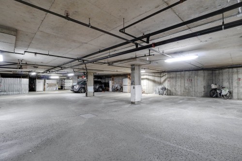 Parking - 203-627 Rue Masson, Repentigny (Repentigny), QC - Indoor Photo Showing Garage