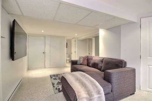 Salle familiale - 2 Rue Des Ormes, Sainte-Thérèse, QC 