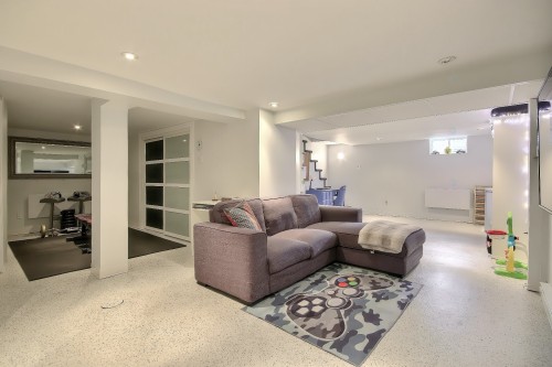 Salle familiale - 2 Rue Des Ormes, Sainte-Thérèse, QC 