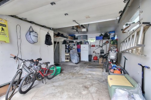Garage - 2 Rue Des Ormes, Sainte-Thérèse, QC 