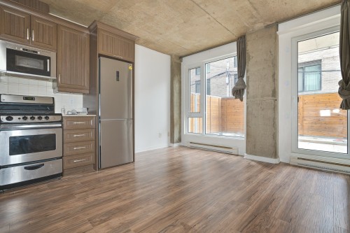 Salon - 114-1205 Rue Mackay, Montréal (Ville-Marie), QC 