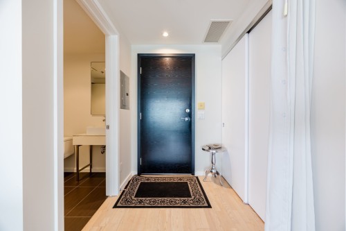 Mud Room - 2706-350 Boul. De Maisonneuve O., Montréal (Ville-Marie), QC 