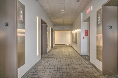 Elevator - 2706-350 Boul. De Maisonneuve O., Montréal (Ville-Marie), QC 