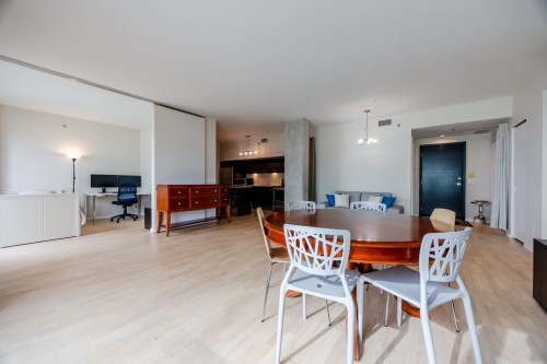 Dining Room - 2706-350 Boul. De Maisonneuve O., Montréal (Ville-Marie), QC 