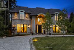 1342 NOCTURNE COURT  Mississauga, ON L5H 2L8