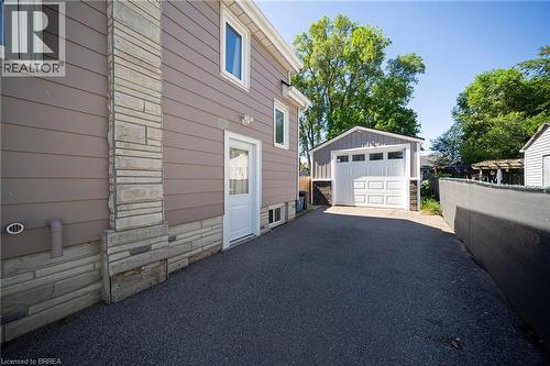 32 Elmwood Avenue, Brantford, ON 