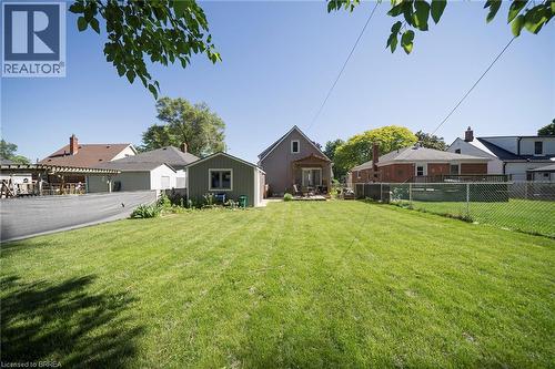 32 Elmwood Avenue, Brantford, ON 