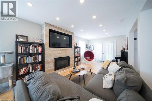 32 Elmwood Avenue, Brantford, ON 