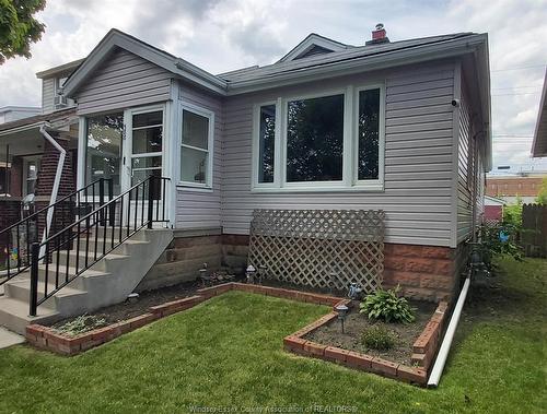 588 IRVINE Avenue  Windsor, ON N8X 2T2