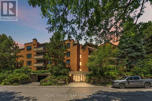 301 - 7 KIPPEWA DRIVE  Ottawa, ON K1S 3G3