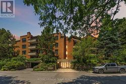 301 - 7 KIPPEWA DRIVE  Ottawa, ON K1S 3G3