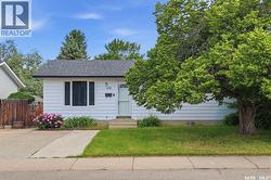 106 Sclandens PLACE  Saskatoon, SK S7M 4C4