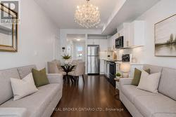 21 - 630 ROGERS ROAD Toronto, ON M6M 0B4