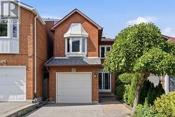 28 BELSAY COURT Toronto, ON M1W 3W4