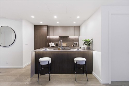 #1006-2000 Hannington Rd, Langford, BC - Indoor