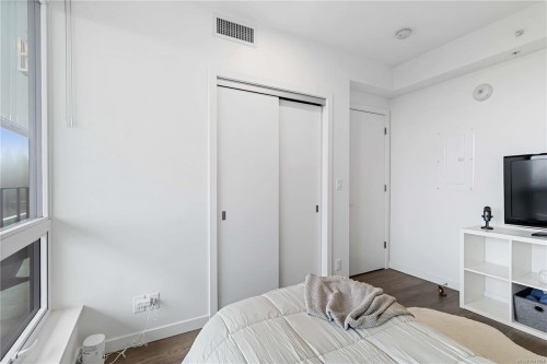 #1006-2000 Hannington Rd, Langford, BC - Indoor Photo Showing Bedroom