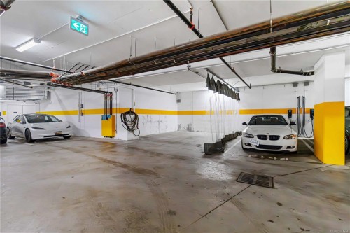 #1006-2000 Hannington Rd, Langford, BC - Indoor Photo Showing Garage