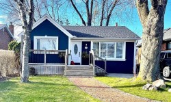 22 Scotswood Road  Toronto, ON M1R 3N2
