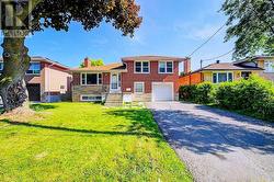 125 CONNAUGHT AVENUE Toronto, ON M2M 1H1
