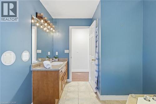 31 Commando Court, Waterdown, ON 