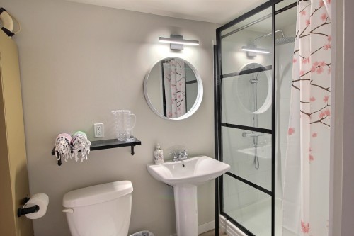 Salle de bains attenante à la CCP - 26 Rue Gélineau, Rouyn-Noranda, QC 