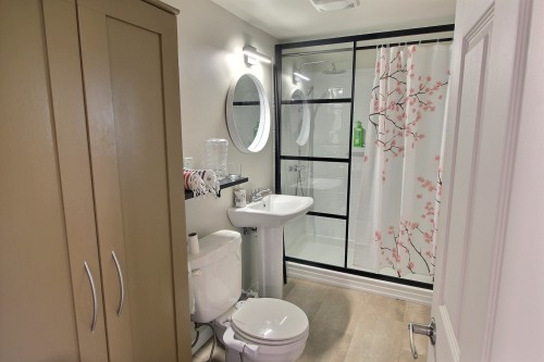 Salle de bains attenante à la CCP - 26 Rue Gélineau, Rouyn-Noranda, QC 
