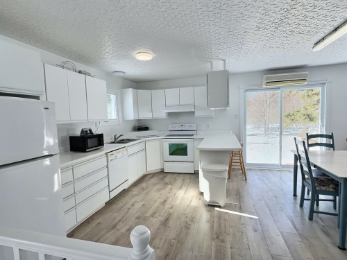 Kitchen - 896 13E-Et-14E Rang, Laverlochère-Angliers, QC - Indoor Photo Showing Kitchen With Double Sink
