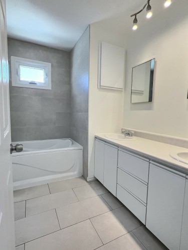 Bathroom - 896 13E-Et-14E Rang, Laverlochère-Angliers, QC - Indoor Photo Showing Bathroom