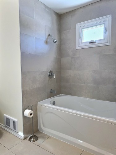 Bathroom - 896 13E-Et-14E Rang, Laverlochère-Angliers, QC - Indoor Photo Showing Bathroom