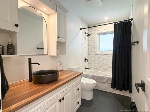 1130 Rockland Dr, Bathurst, NB 
