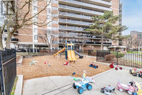 504 - 8 PARK VISTA DRIVE , Toronto, Ontario M4B 1A3 2