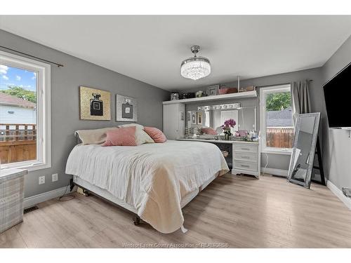 2498 Bernard, Windsor, ON 