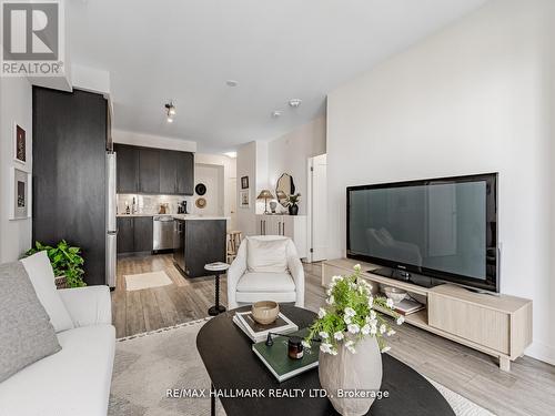 404 - 105 ONEIDA CRESCENT  Richmond Hill, ON L4B 0H6