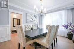Inviting bright dining room - 