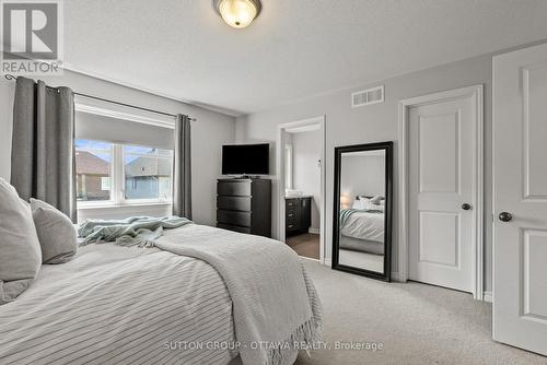 711 Hazelnut Crescent, Ottawa, ON 
